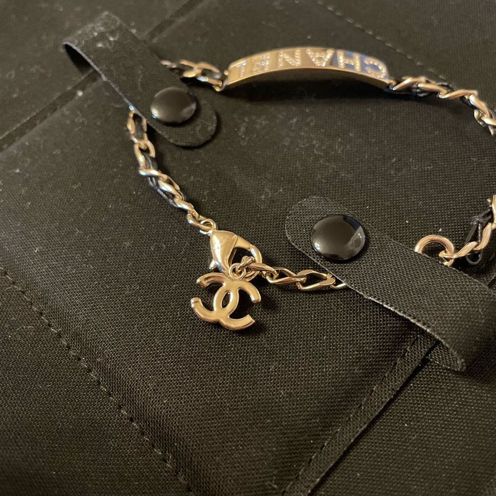 CHANEL Crystal ID Logo Chain Bracelet - Picture 7 of 7